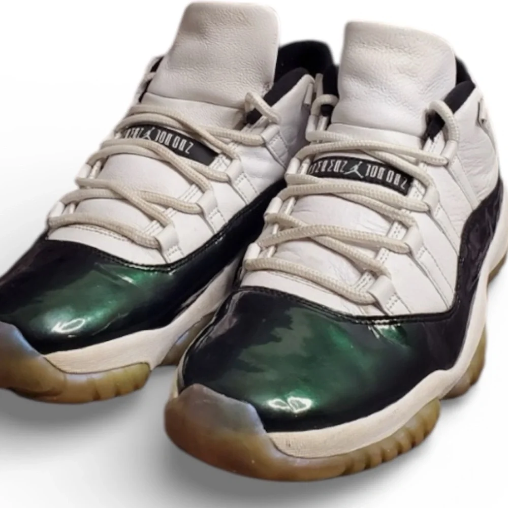 Air Jordan 11 Retro Low Emerald Size 10.5 528895-145 Men's Sneakers